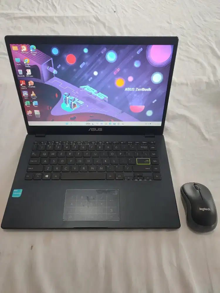 Asus E410KA • N4500 • Ram 4 gb • Sss 128 gb • 14HD • Kondisi Like New