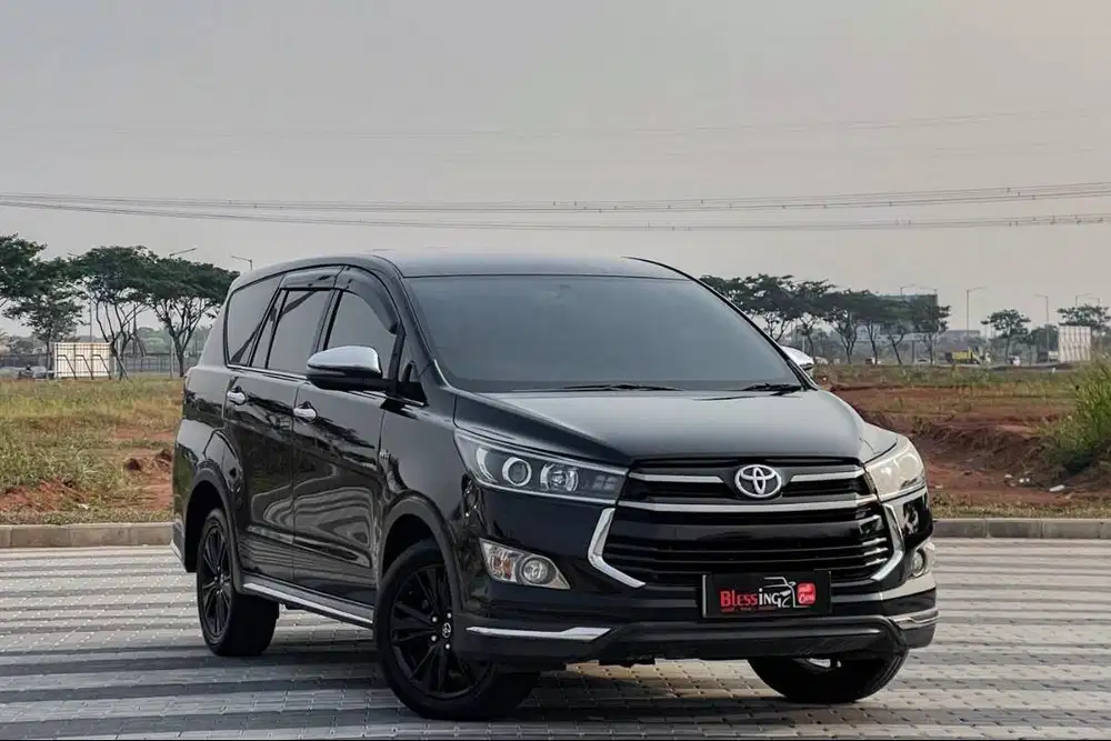 Toyota Innova Venturer 2.0 Bensin AT Matic 2020 Captain Seat Hitam