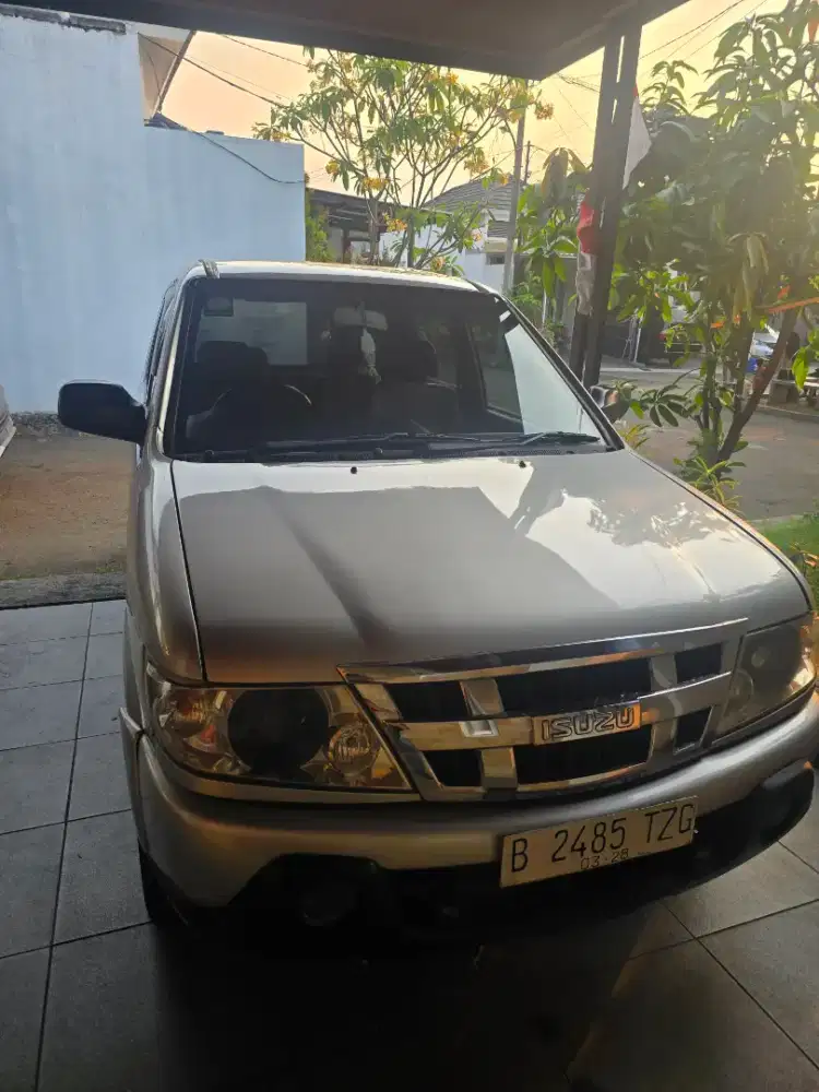 ISUZU Panther LV