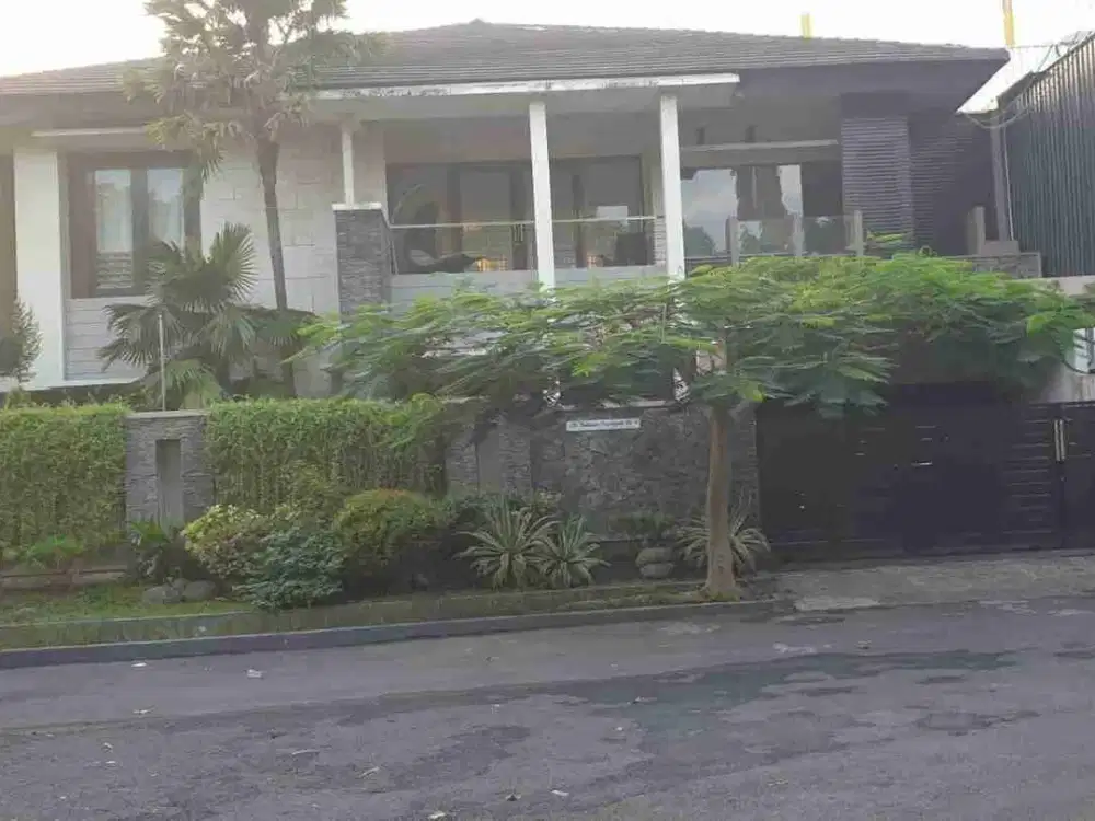 Rumah Tepi Jalan Aspal Kediri Kota, Cocok Kantor atau Cafe