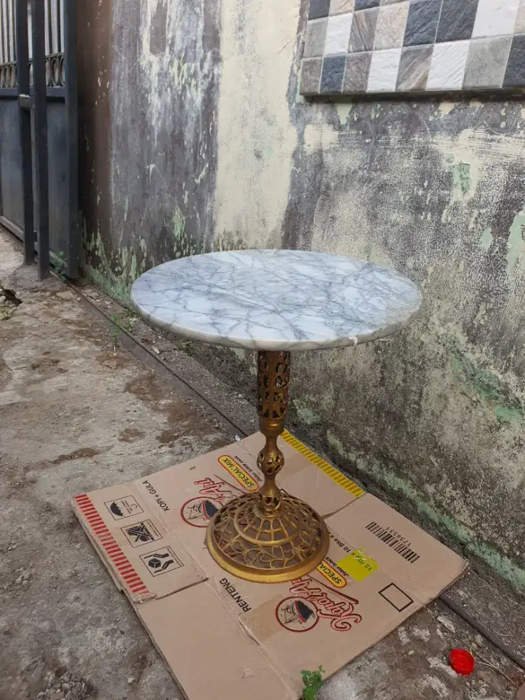 Meja Marmer kaki logam
