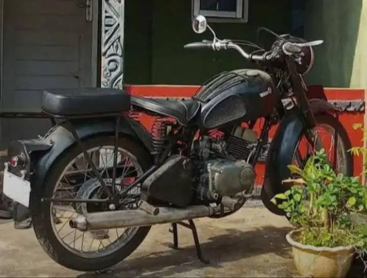 Yamaha RS 100 klasik motor antik