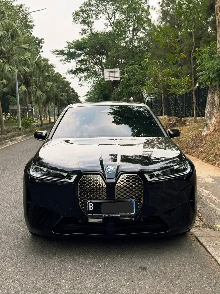 [Km15RB] BMW iX EV xDrive40 Hitam Nik 2023