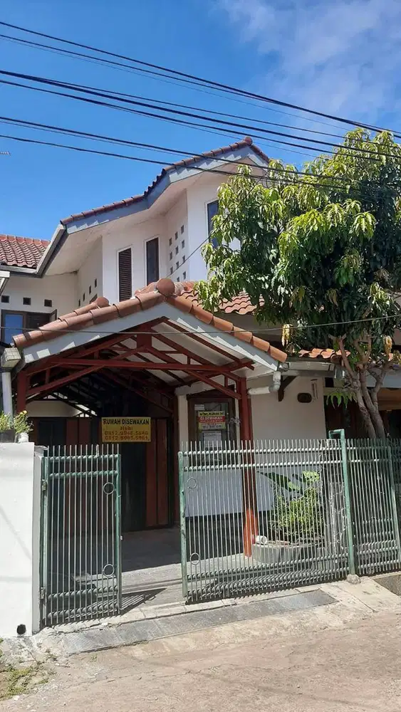 DISEWAKAN — RUMAH 2 LANTAI, 4 KAMAR DI BEKASI SELATAN