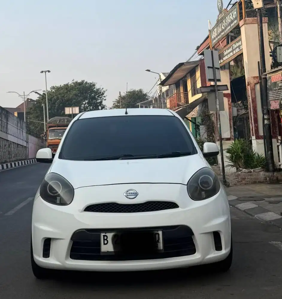 Nissan March XS Sport Version 2013 Matic Putih Velg HSR R16