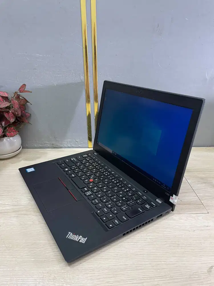 Lenovo Thinkpad x280 core i5 gen8 ram 16gb ssd 256gb layar 12inc