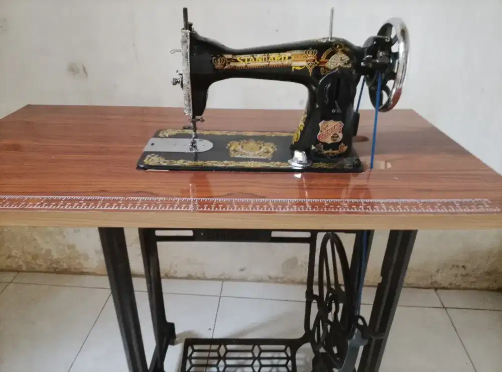 Mesin Jahit Hitam