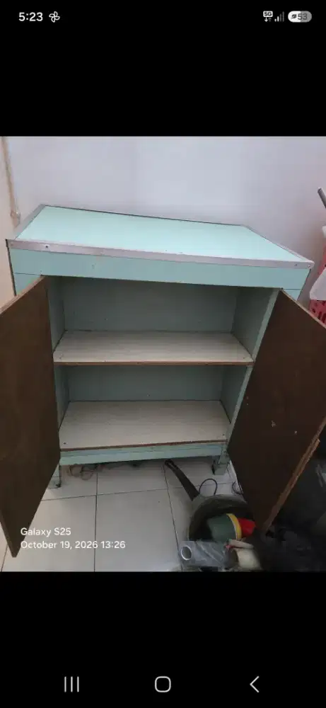 Lemari kayu jaman dulu