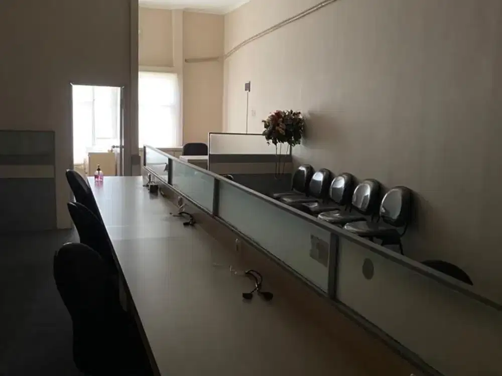Ruko 3 Lantai Raya Dharmahusada *Strategis Cocok untuk Kantor, Bank, Laundry,Dll