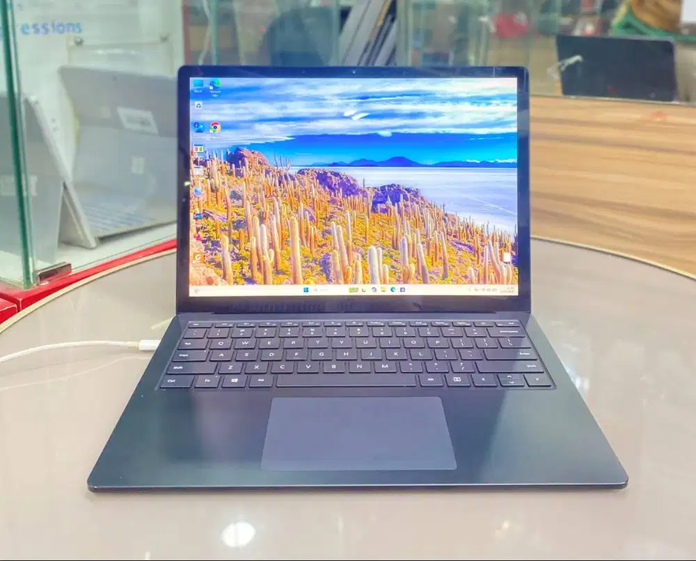 Surface Laptop 3 i5 Gen10 8/256 Layar 14 INCH Touchscreen *DC