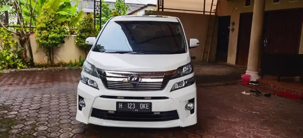 Di Jual Toyota Vellfire Z/At thn 2012 Putih