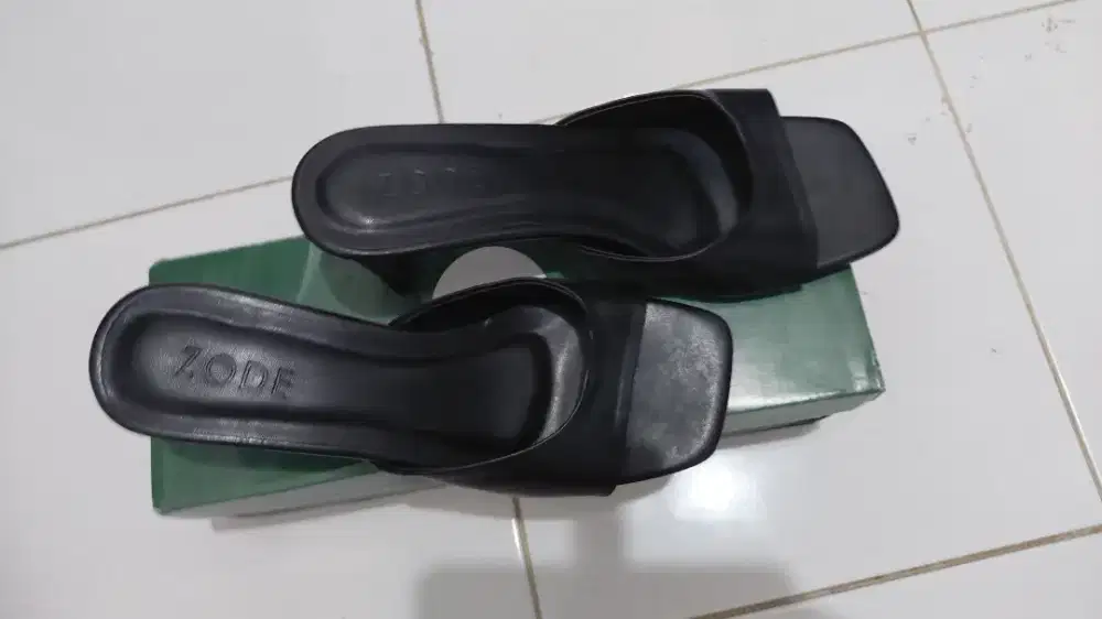 Dijual Heels Baru Beli Belum Dipakai .