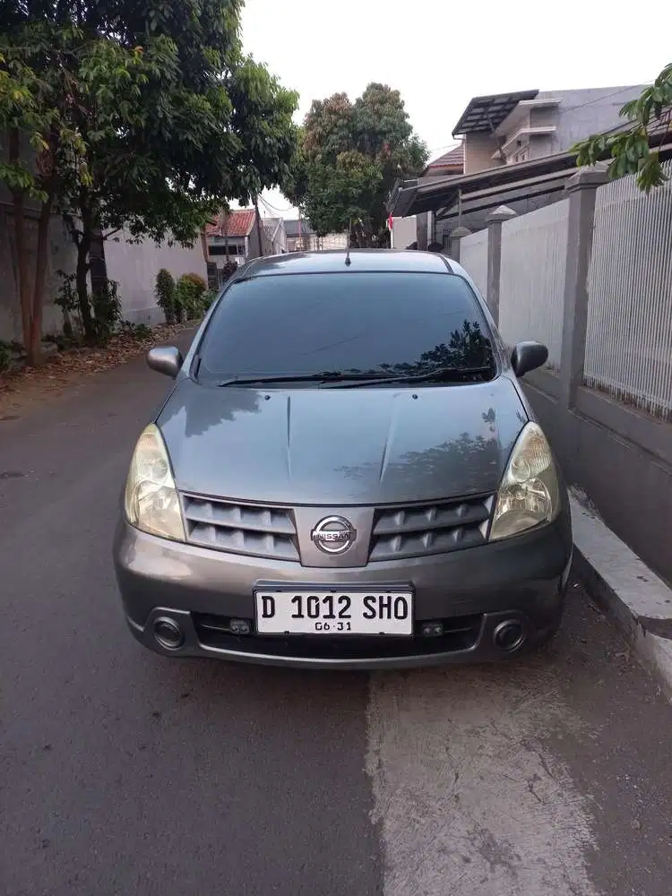Nissan Grand livina 2010 Bensin
