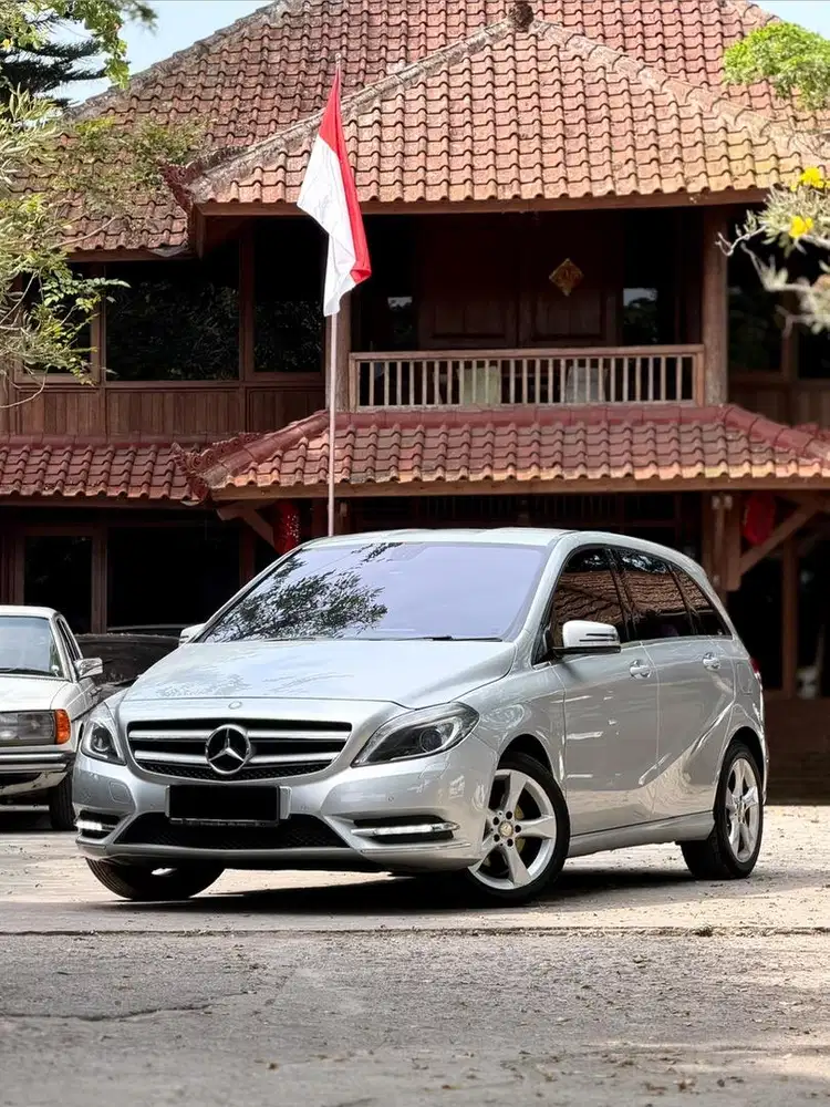 Mercedes Benz B200 W246 Sport 1.6L Turbo Full Option Tahun NIK 2013