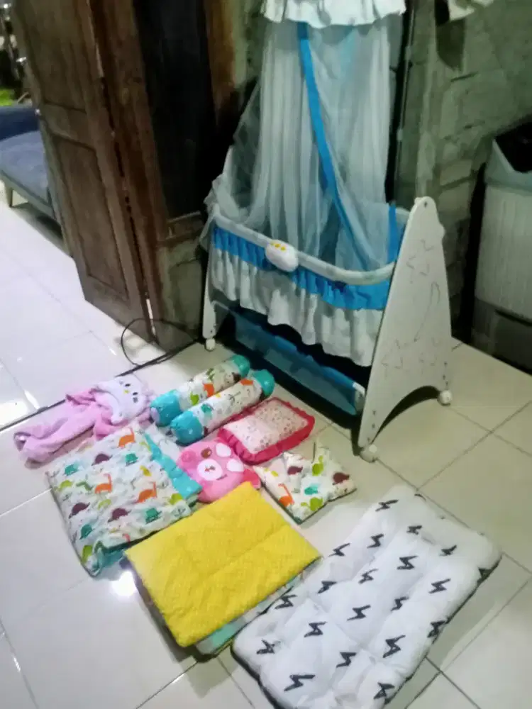 tempat tidur bayi pliko mulus bonus bantal guling,kasur+ selimut