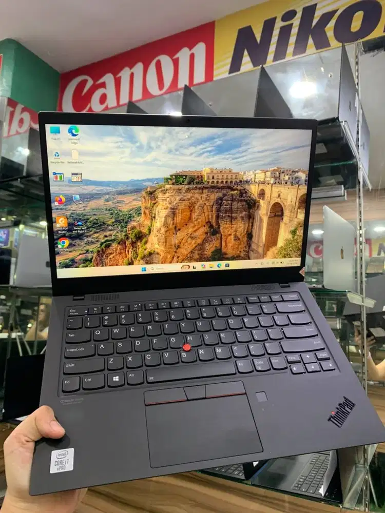 LAPTOP LENOVO X1 CARBON I7 GEN10 16/256 LAYAR 14 INCH 2K QHD *DC