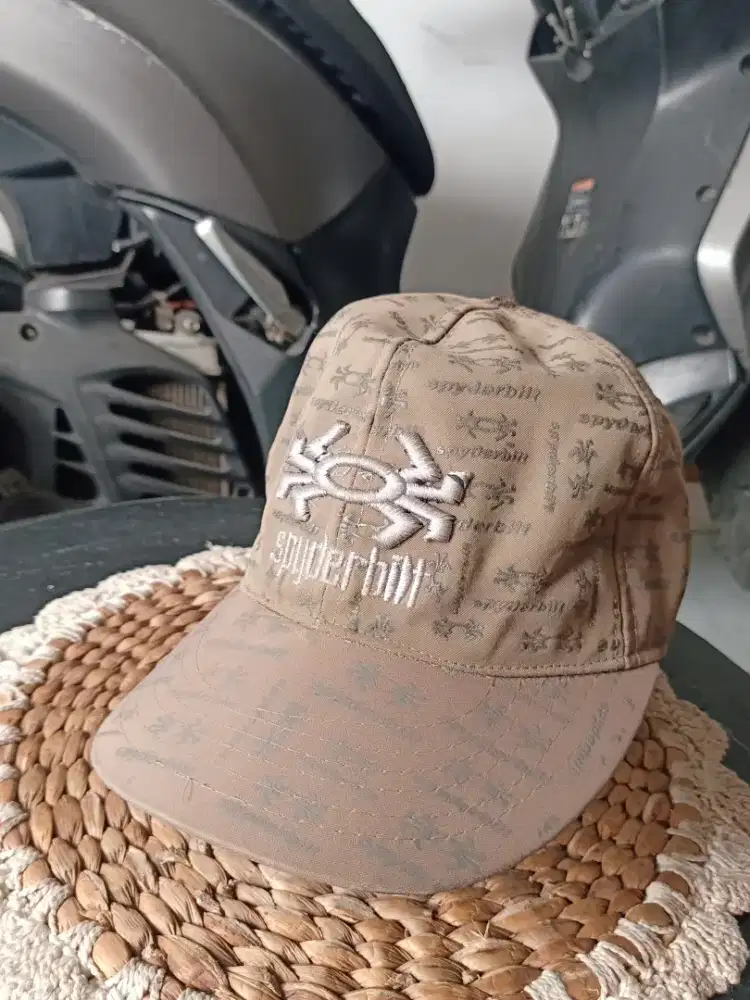Topi spiderbirt billup