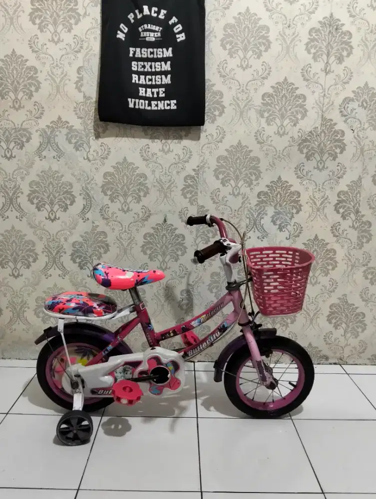 Sepeda anak ukuran 12 untuk umur 3 sampai 4 tahun