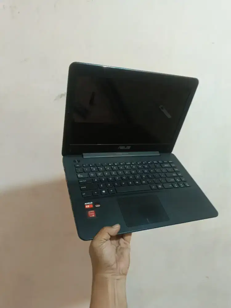 Laptop asus amd A8 quad core ram 6