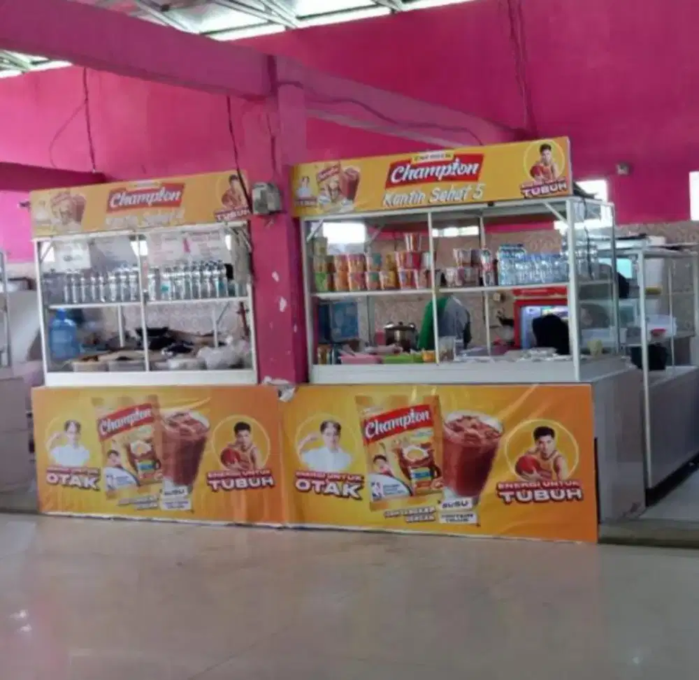 Penjaga kantin sekolah