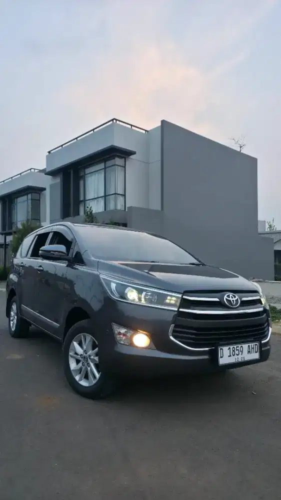 Innova Reborn V 2018 M/T Diesel (Tv Consule)