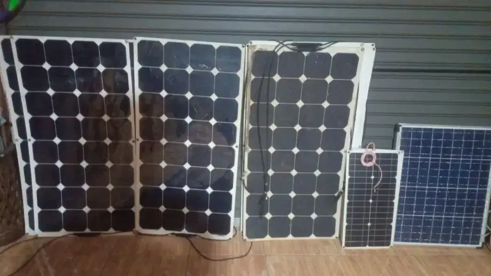 Panel surya pembangkit listrik tenaga matahari like new