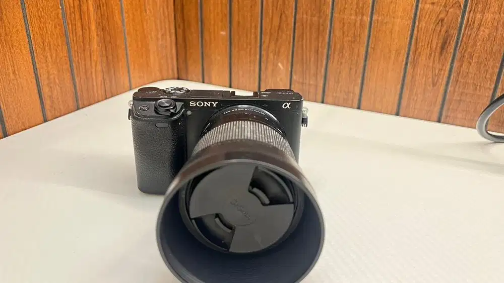 Sony a6400 + lensa Sigma 30mm f1.4