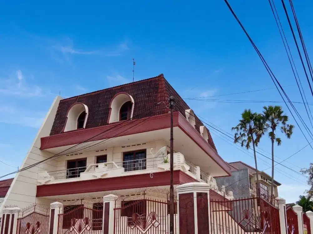 Rumah Besar Di Jl. Tambora, Karangsesuki, Sukun Kota Malang
