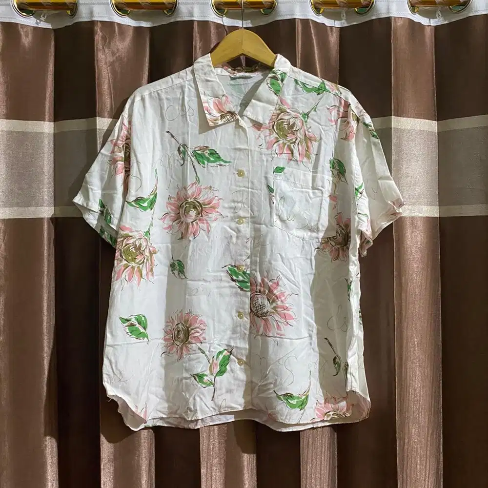 Kemeja floral Groovy Gals - Size (Cewek) - Baju motif pattern