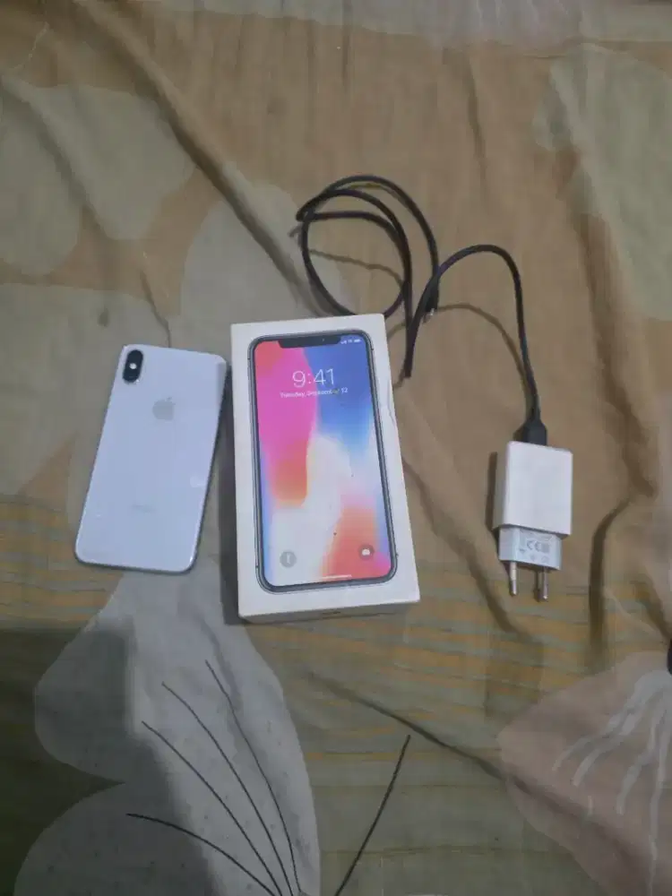 iPhone x . 64 gb. All operator