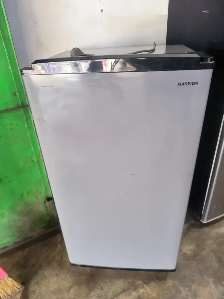 Kulkas 1 pintu merk maspion