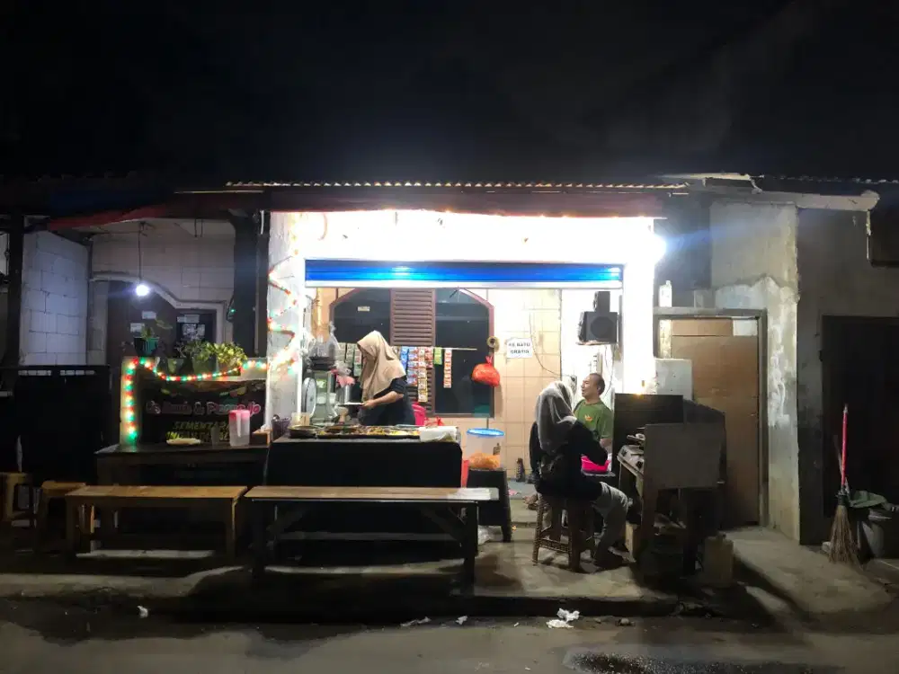 Cari orang yang mau kerja di warung nasi uduk