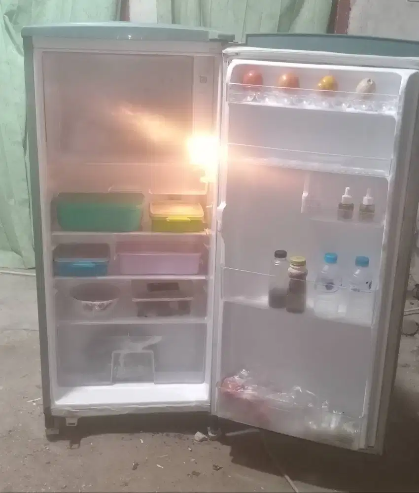 Kulkas 1 pintu LG EXPRESCOOL.Mesin original pabrik belum rusak(diantar
