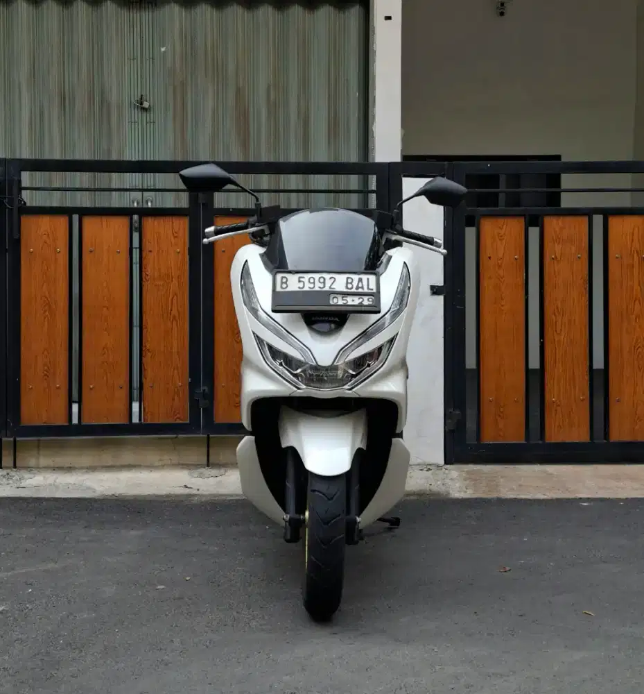 Honda PCX 150 CBS ISS Keyless MULUSSS Pajak Hidup Panjang