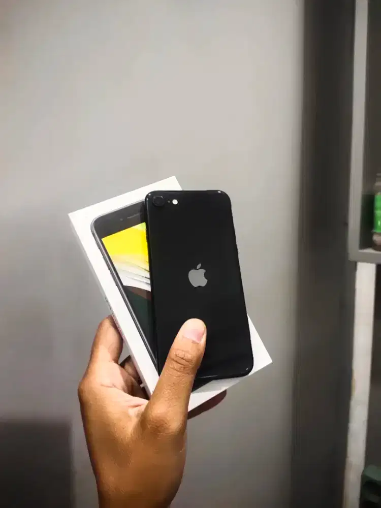 IPHONE SE 64GB SECOND RESMI FULLSET