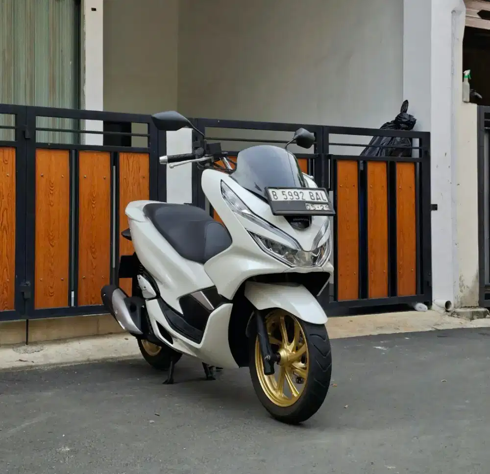 Honda PCX 150 CBS ISS Keyless MULUSSS Pajak Hidup Panjang