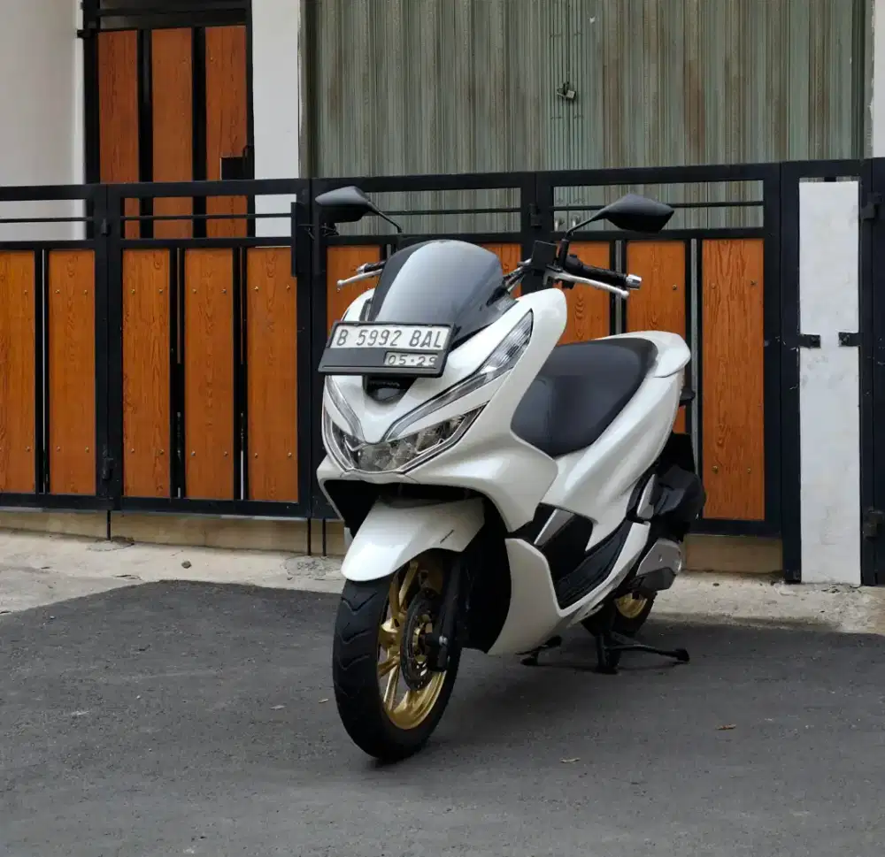 Honda PCX 150 CBS ISS Keyless MULUSSS Pajak Hidup Panjang