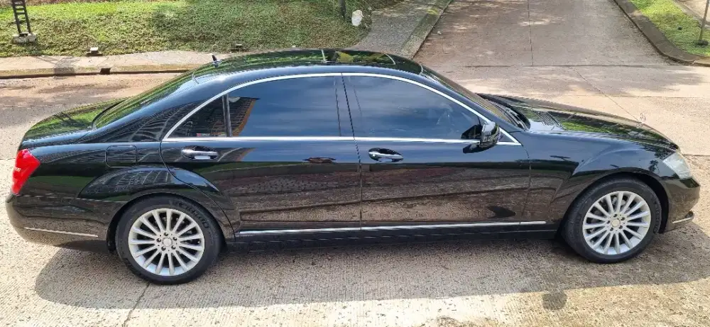 Mercedes-Benz Mercy S300 Tahun 2011