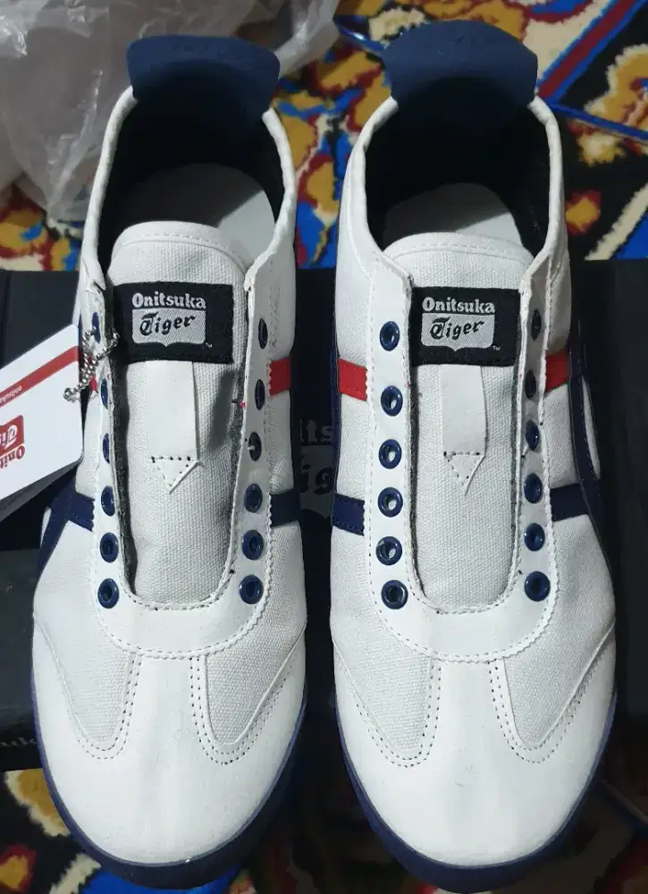 Jual Sepatu On1ttiger Slip On Putih list merah biru