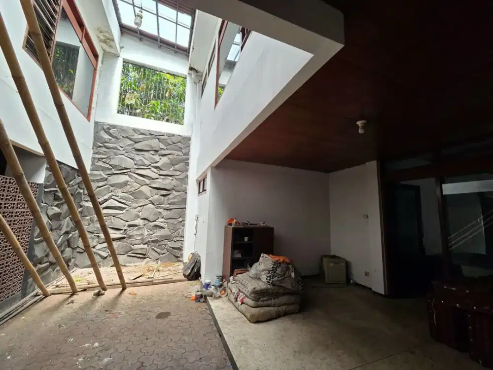 dijual rumah tengah kota Sayap Riau Bandung