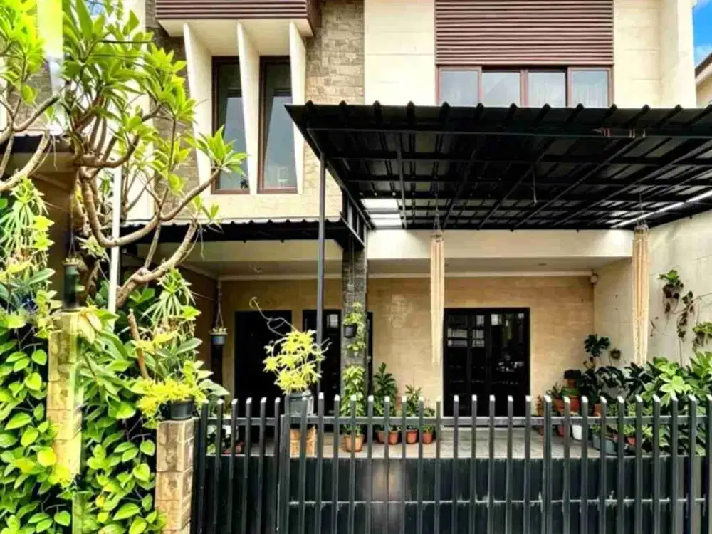 Dijual Rumah cozy 3 lantai di daerah Menteng