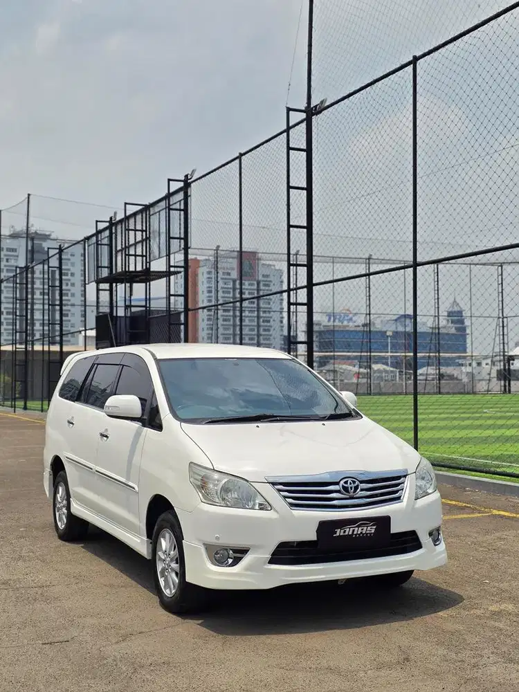 TOYOTA INNOVA V AT BENSIN 2013 PUTIH