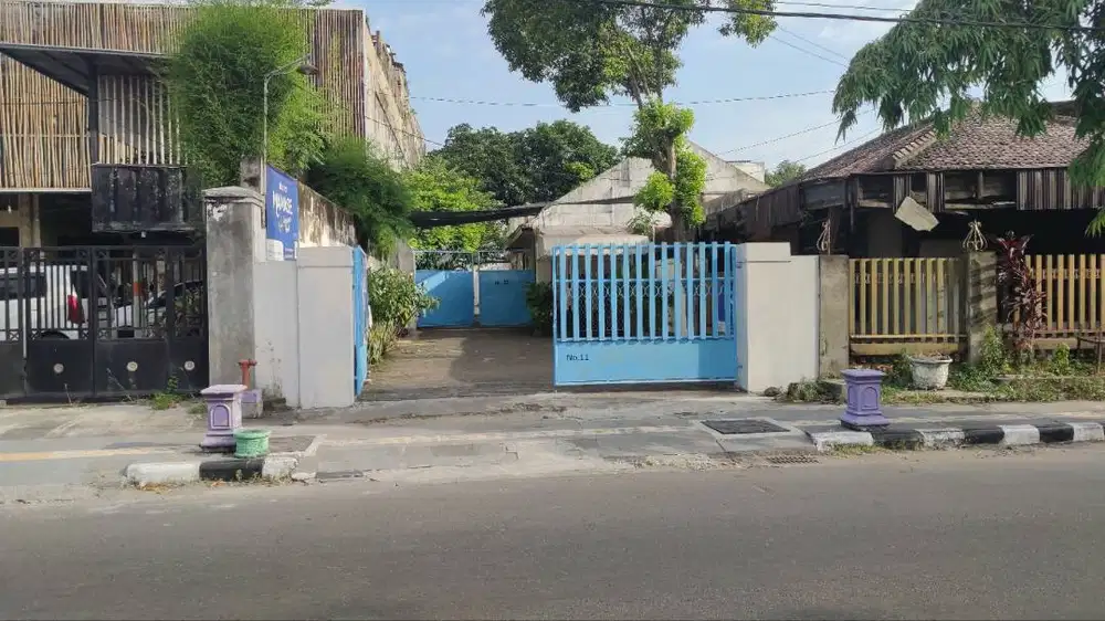 RUMAH TANAH LUAS DI TENGAH KOTA,  COCOK UNTUK USAHA.