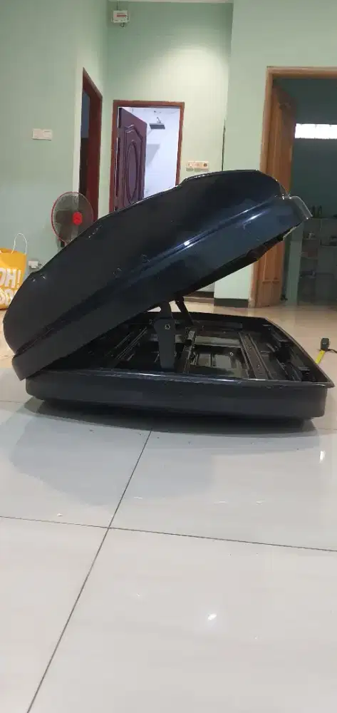 Roof box mobil kondisi bagus