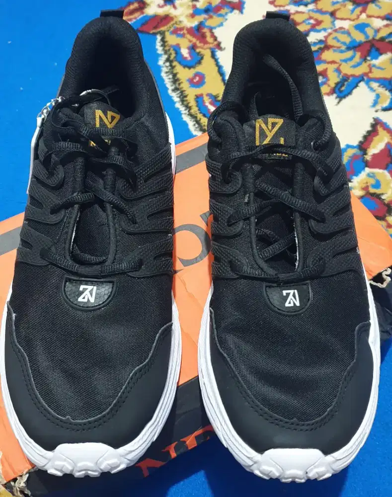 Sepatu Necroz Black White