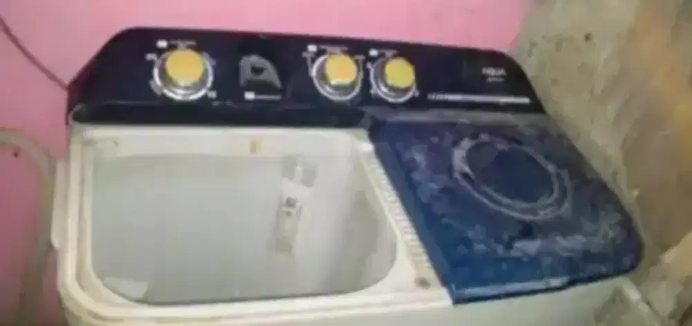 Mesin cuci dua tabung merek Aqua Sanyo nyuci bisa pengering mati