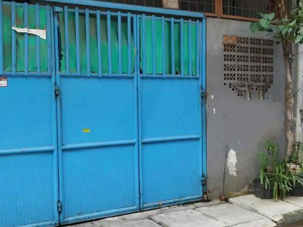 Rumah 2 lantai bentuk L hadap timur di jelambar selatan jakarta barat