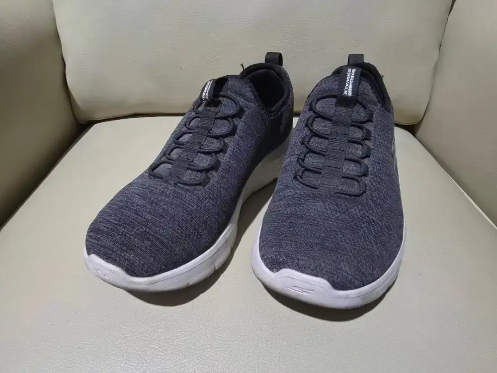 Sepatu skechers size 42.5