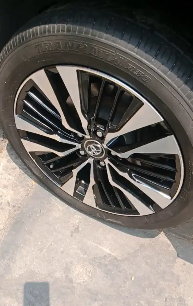 Velg Alphard r18 masih bagus kondisi 98% tidak sama ban velg aja