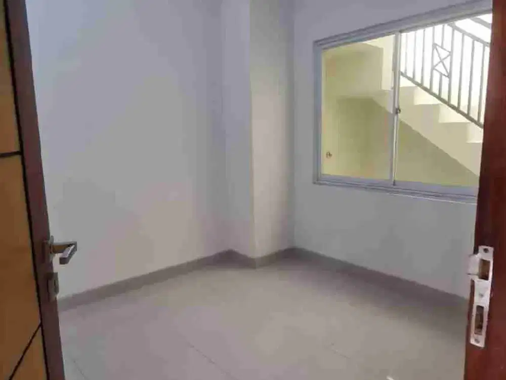 dijual dan sewa rumah di sts 2,5 lantai hadap selatan